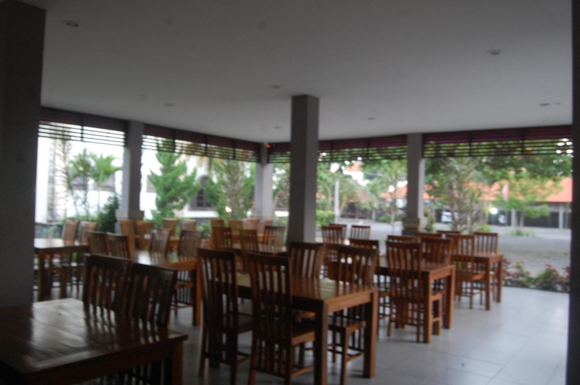 Hotel Dhyana Pura Kapal Εξωτερικό φωτογραφία