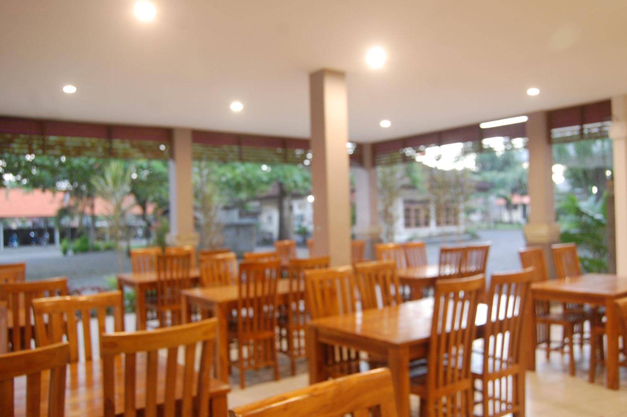 Hotel Dhyana Pura Kapal Εξωτερικό φωτογραφία