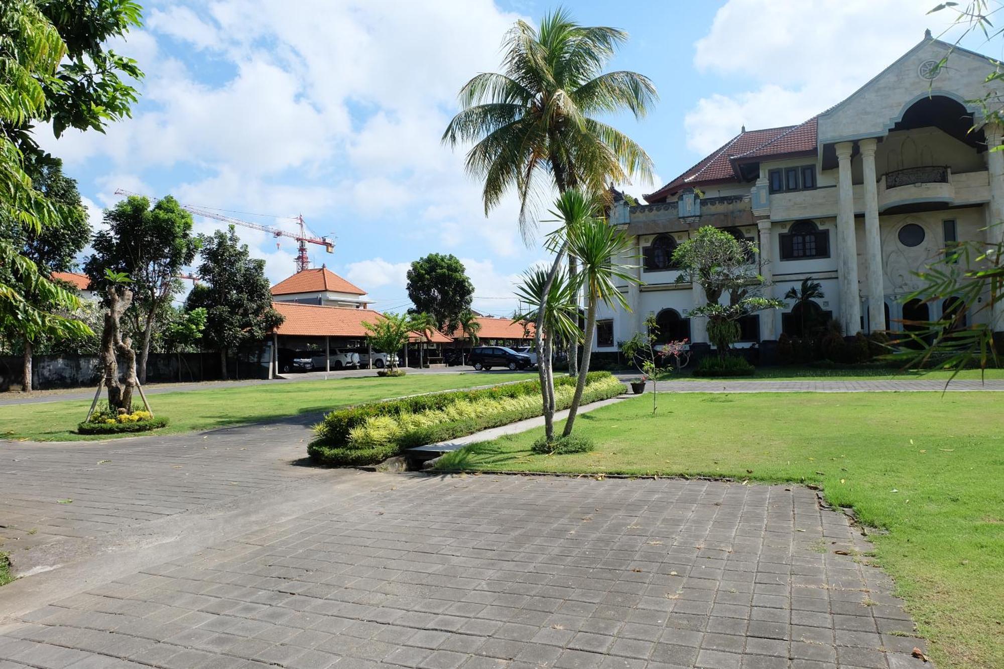 Hotel Dhyana Pura Kapal Εξωτερικό φωτογραφία